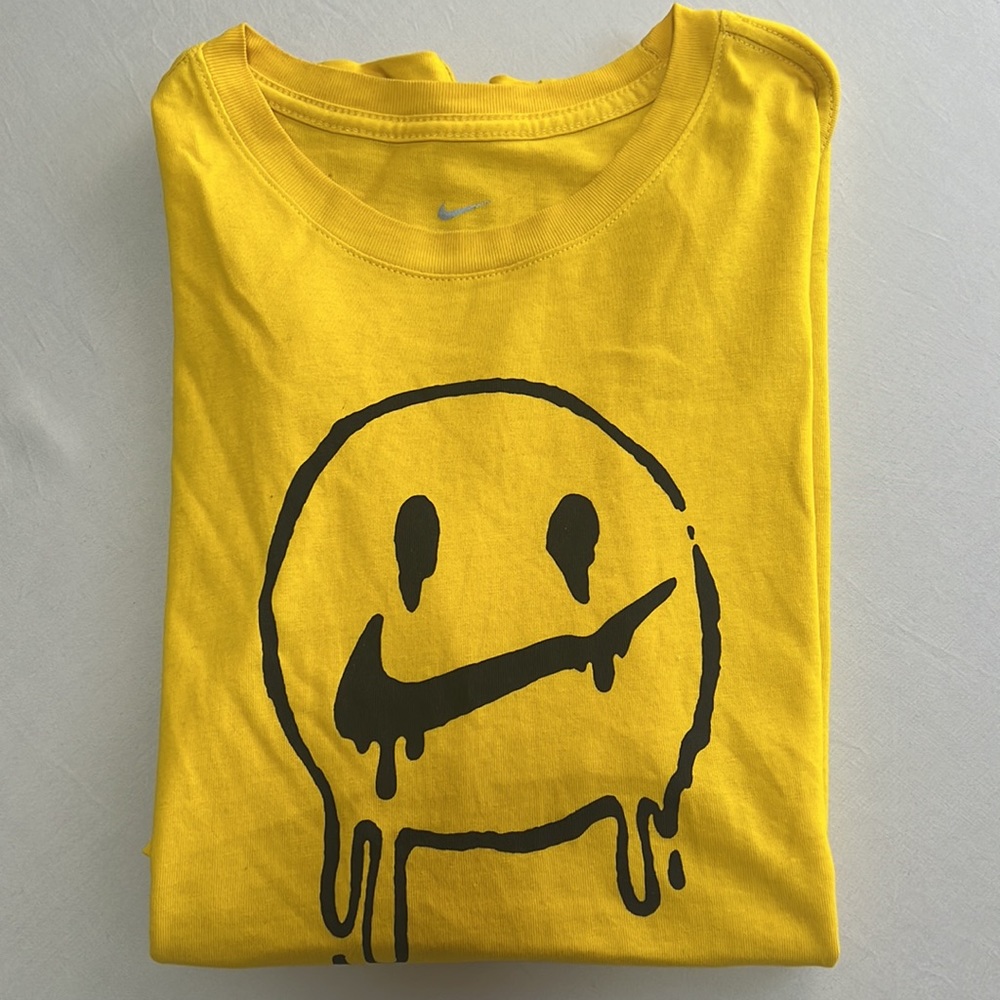 Nike Mens new tee size M